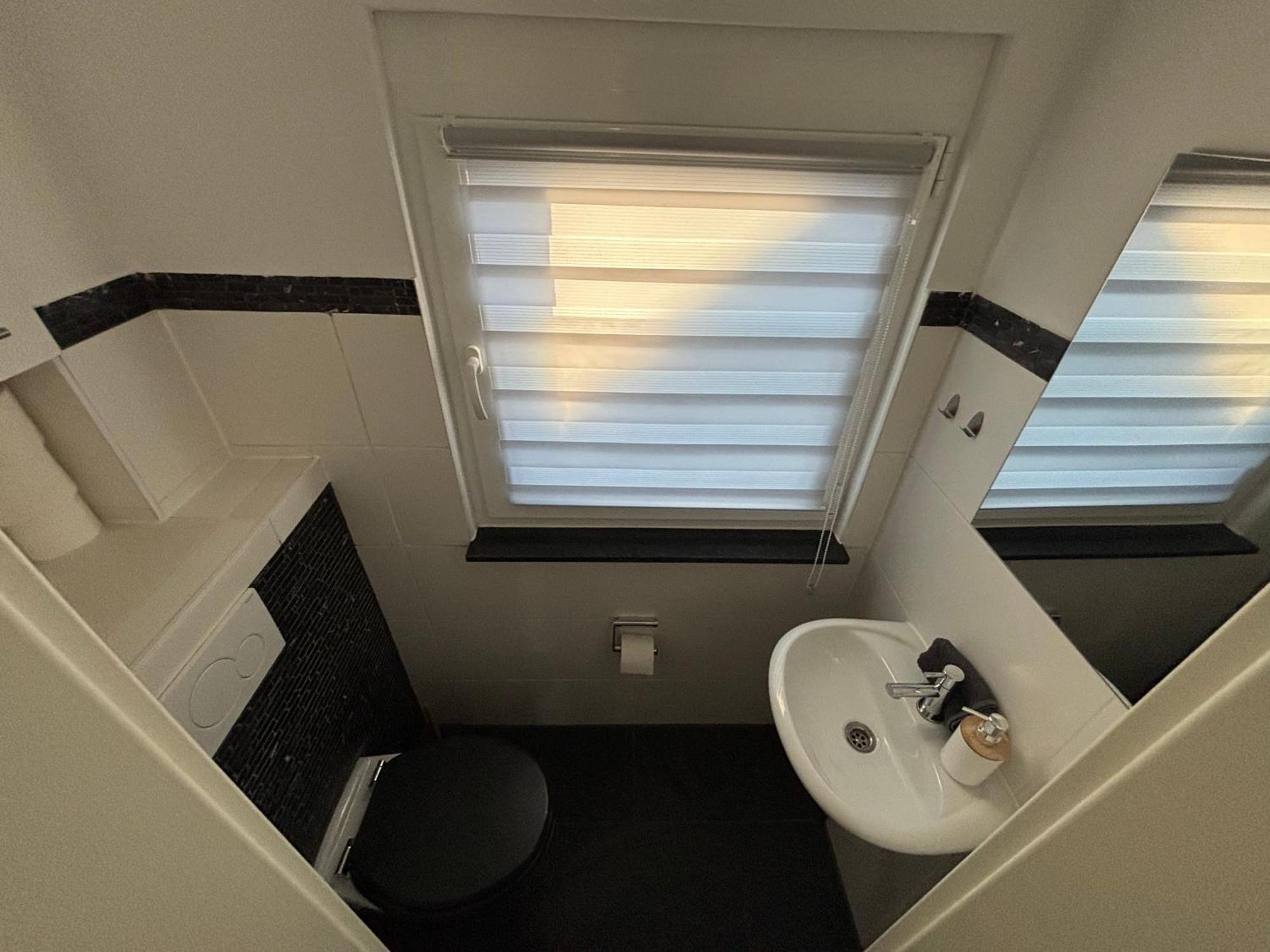 Apartment Moderne Deluxe 3-zi Eigentums- Maisonette-wohnung Ibm Bertrandt Mercedes Ehningen