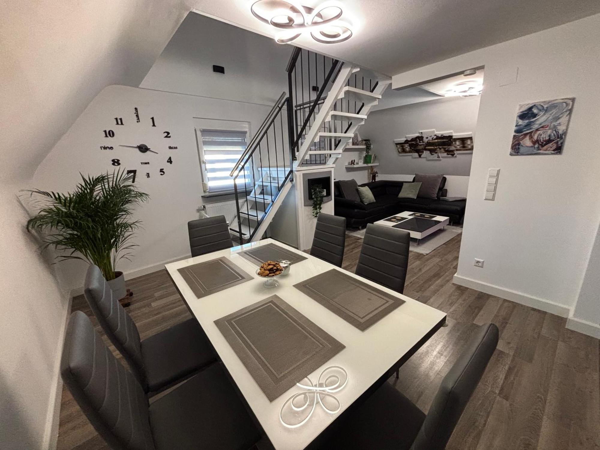 Moderne Deluxe 3-zi Eigentums- Maisonette-wohnung Ibm Bertrandt Mercedes Ehningen