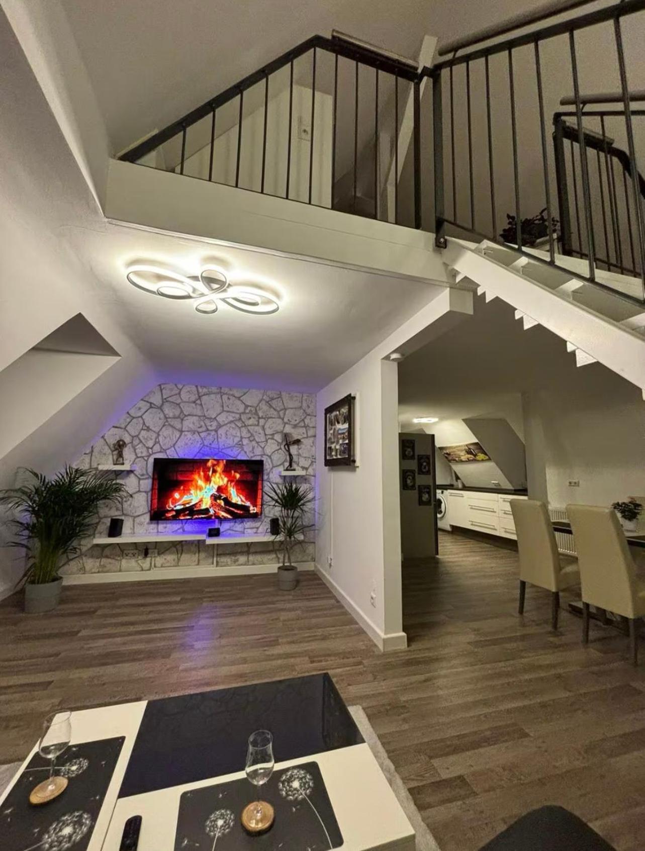 Moderne Deluxe 3-zi Eigentums- Maisonette-wohnung Ibm Bertrandt Mercedes *