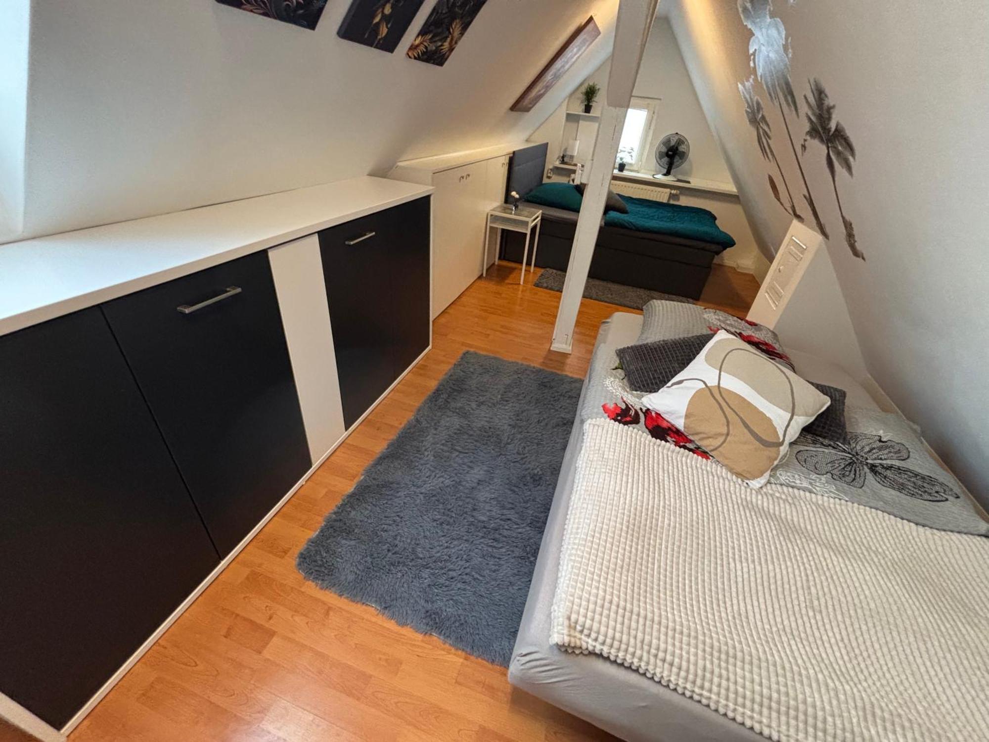 Moderne Deluxe 3-zi Eigentums- Maisonette-wohnung Ibm Bertrandt Mercedes Apartment Ehningen