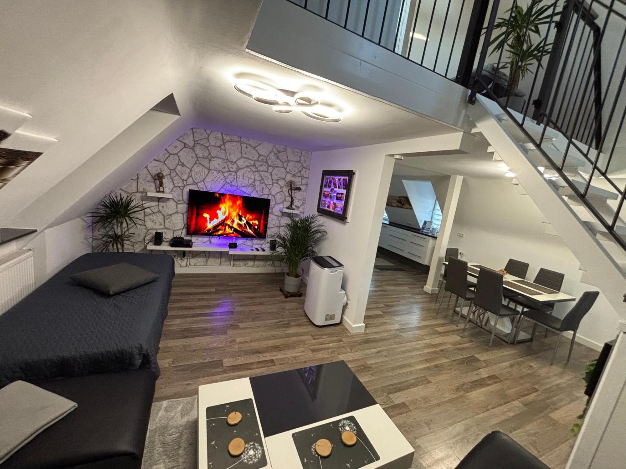 Apartment Moderne Deluxe 3-zi Eigentums- Maisonette-wohnung Ibm Bertrandt Mercedes Ehningen
